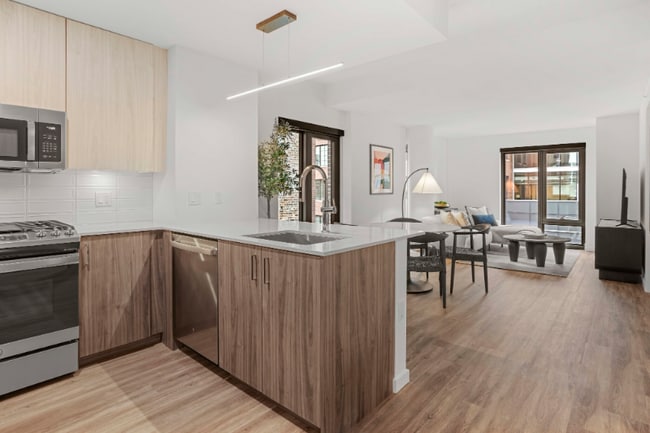 Photo - 166 N Aberdeen St