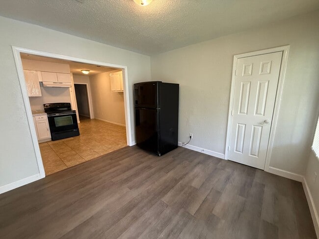 Photo - Newly Renovated 2-Bedroom Duplex – Section...