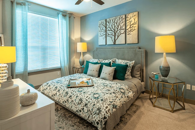 Photo - Live in Style – Up to 6 Weeks FREE in Down... Unit CRT1