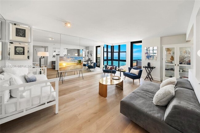 Building Photo - 2555 Collins Ave Unit 2014