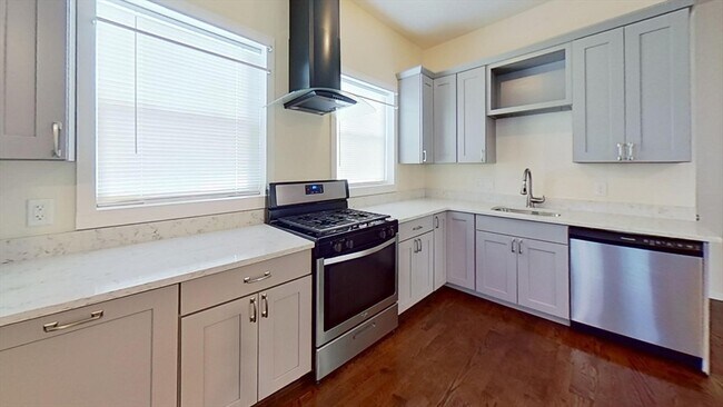 30 Hazelwood St Unit 3