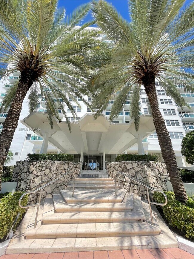 6917 Collins Ave Unidad 614