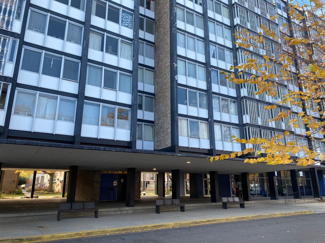 Large 744 sq.ft. 1 bedroom in historic Riv... - Large 744 sq.ft. 1 bedroom in historic Riv...