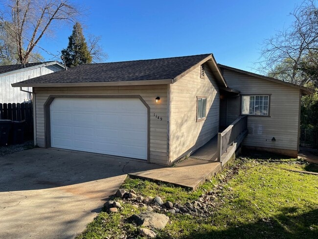 Building Photo - 3 BED 2 BATH IN SHASTA LAKE