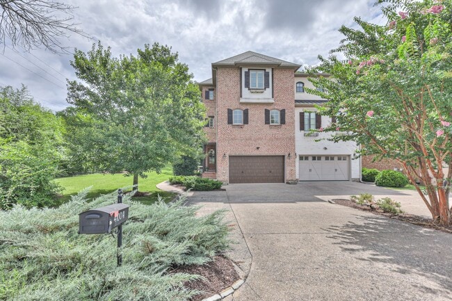 Photo - Stunning Executive Townhome in the Heart of Green Hills
