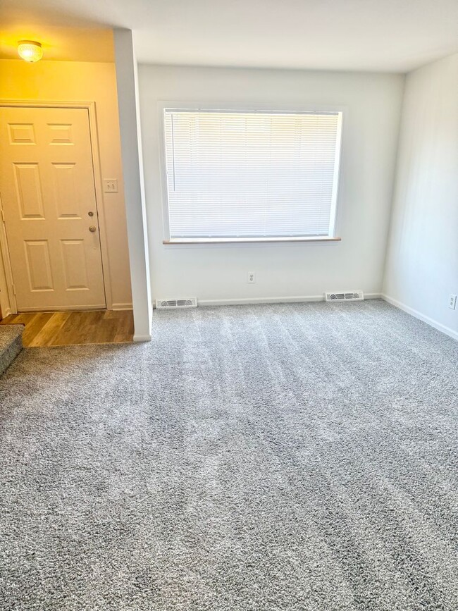 Photo - Adorable 2 Bedroom Convenient to I-29, Shopping & More!
