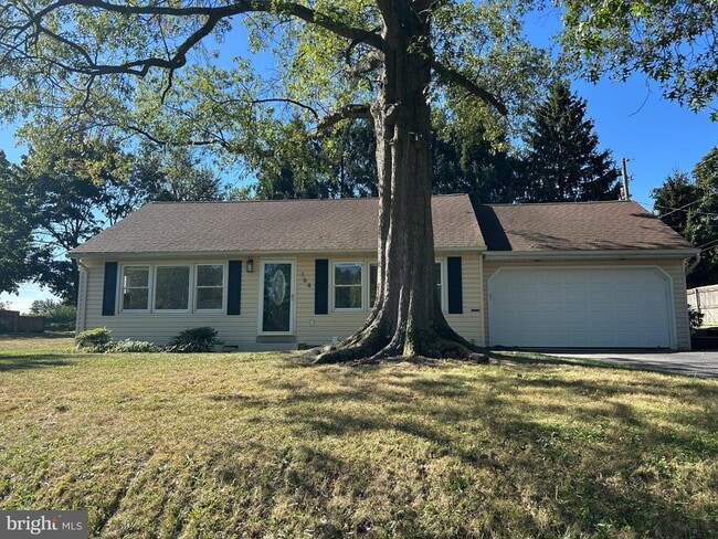 Photo - 164 N Fairville Ave Casa
