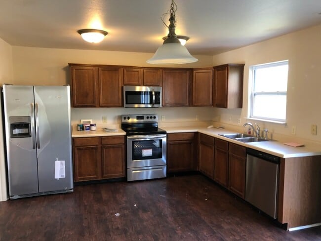 Photo - 557 Lakeside Valley Dr