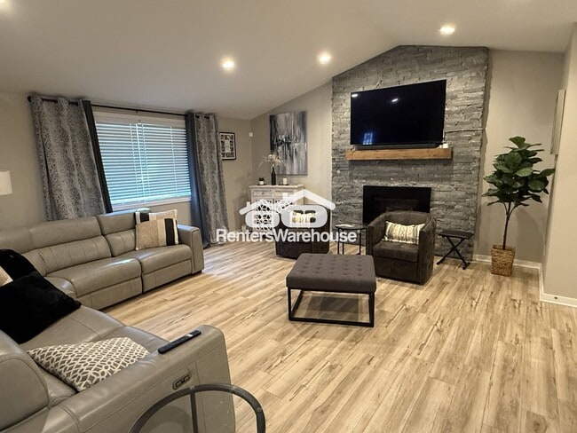 Photo - 115 Craig Way NE