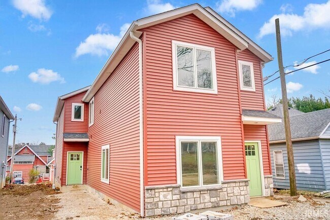 Photo - 1112 N Woodburn Ave