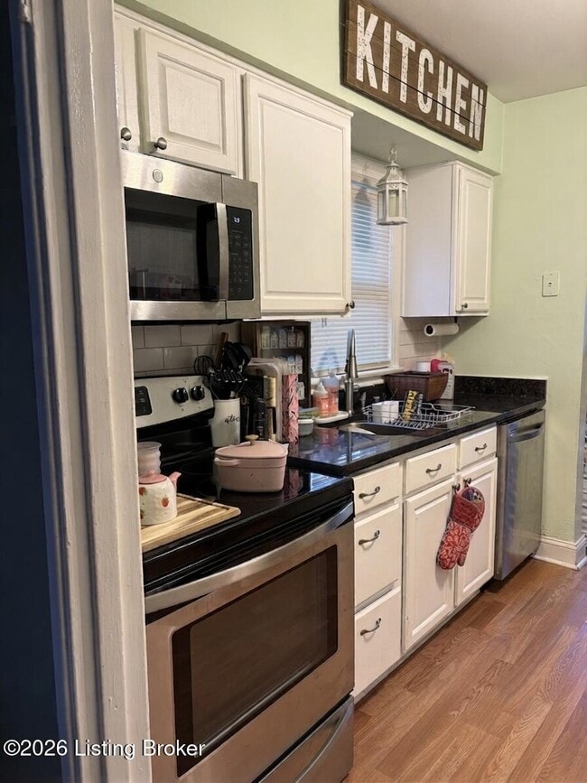 Photo - 2725 Alanmede Rd