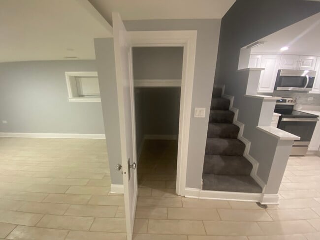 Front entrance with storage closet - 6079 N Albany Ave Unit Garden level