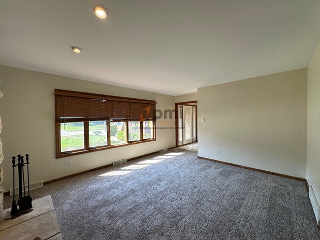 Photo - 334 Little John Dr