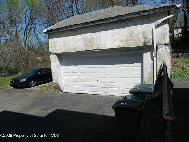 Photo - 127 E Pine St