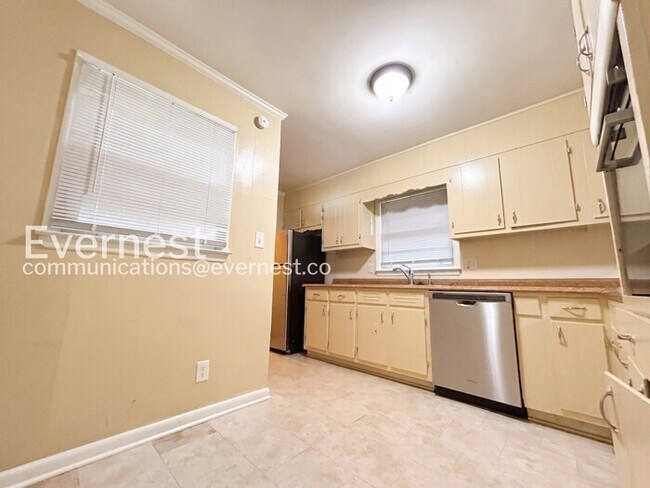 Photo - 3 Bed/1.5 Bath Home with Carport / Coming Soon!