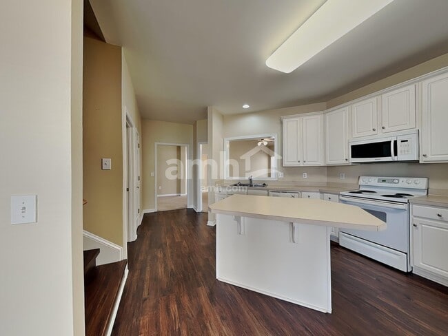Photo - 808 Bindon Ln