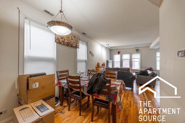 Photo - 1720 W Beach Ave Unidad 2