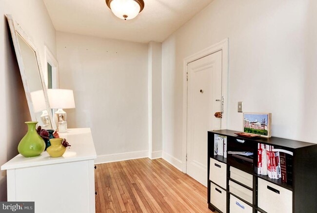 Building Photo - 2227 20th St NW Unit 504