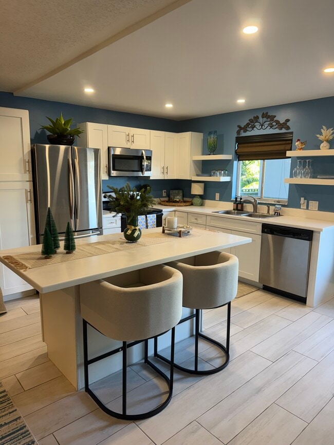 Building Photo - 5635 Rattlesnake Hammock Rd Unit 204