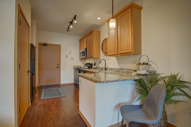 Studio Washington- Kitchen/Bar - The Addison