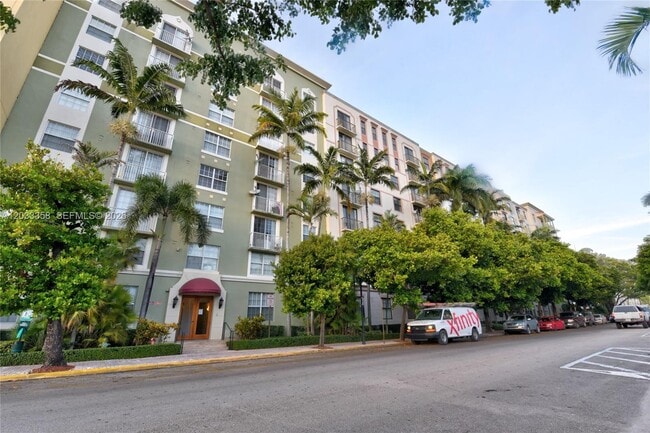 Photo - 1919 Van Buren St Unit 311A