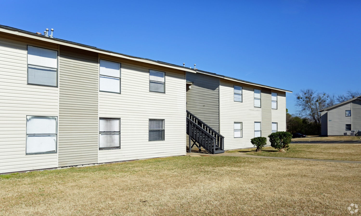 Photo - Pine Oaks Apartments