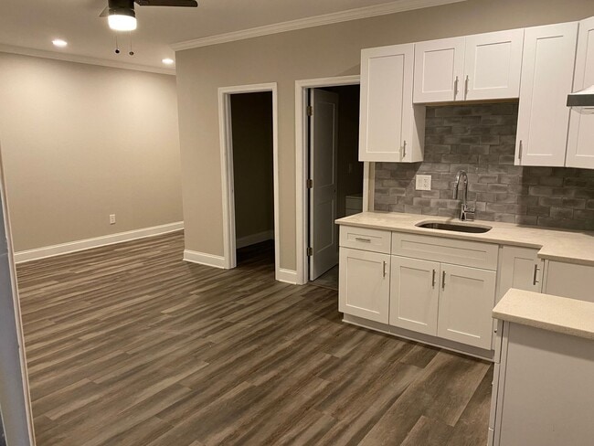 Building Photo - 1240 Biltmore Dr NE Rental