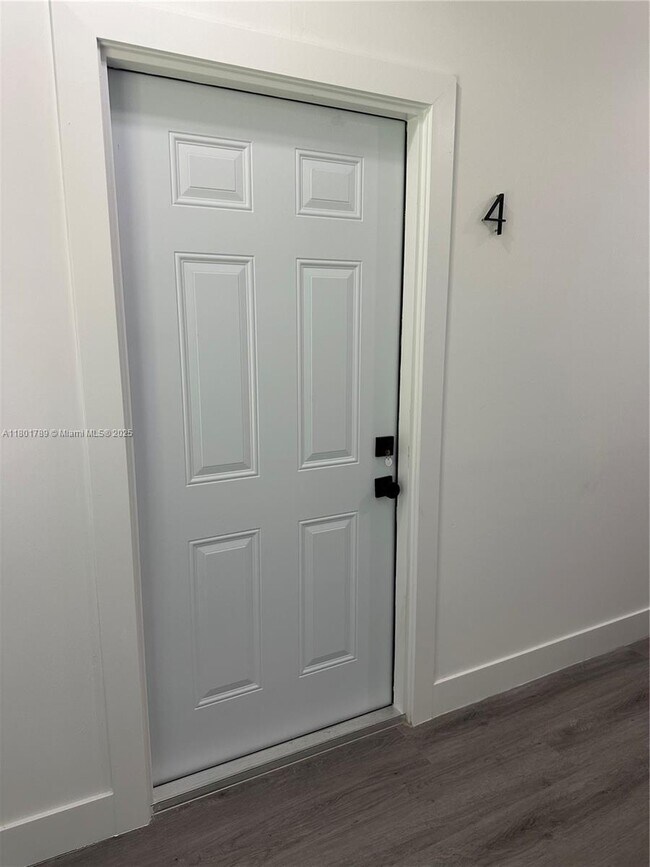 Photo - 638 SW 21st Ave Apartment Unit 4