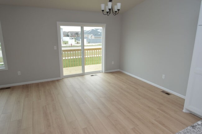 Photo - 4 bed 2 bath Townhome for rent!