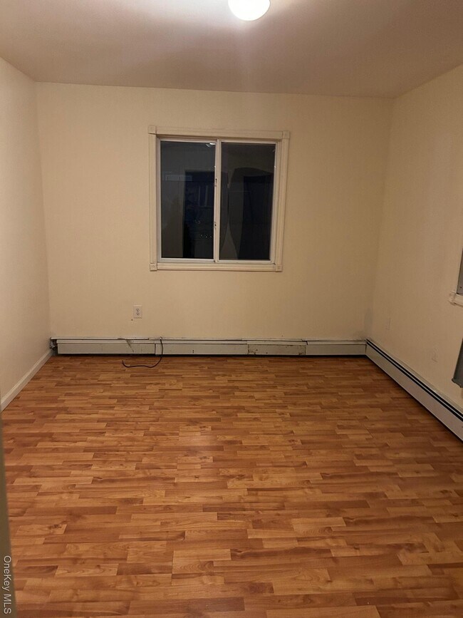 Photo - 145-19 220th St