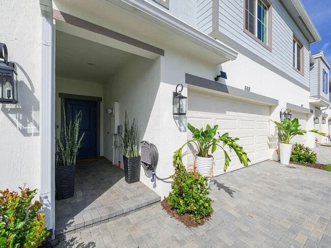 Photo - 3 Bedroom 2.5 Bathroom Townhome with 2 Car...
