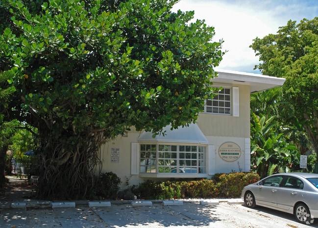 Photo - Harbor Beach House Apartments