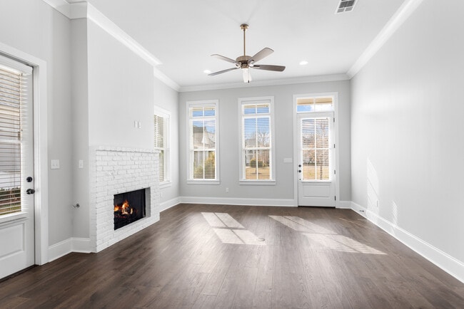 Photo - 2048 Perennial Ln