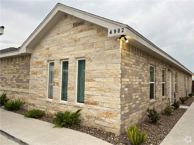 Building Photo - 4902 N Hiawatha Dr Unit 1 Rental