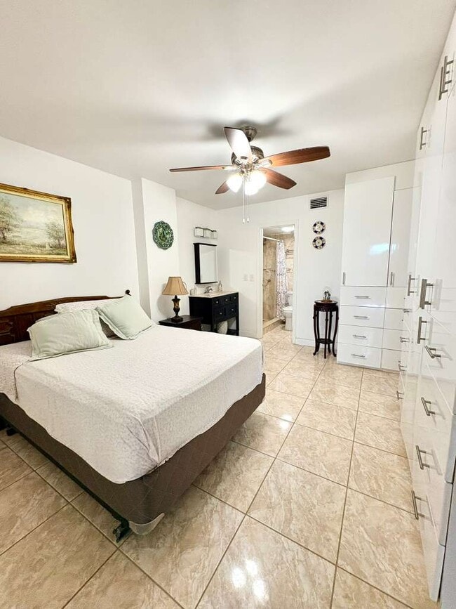 Photo - 20500 W Country Club Dr Unidad Condo in Biscaya - Aventura