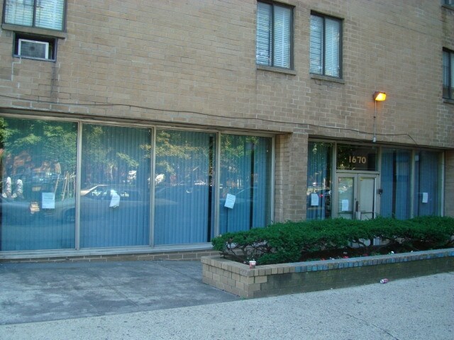 Smith Woodward Plaza - Smith Woodward Plaza Apartments