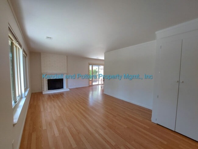 Photo - 1121 Sutherland Ln