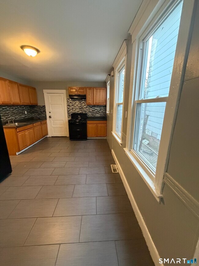 Photo - 327 Newhall St