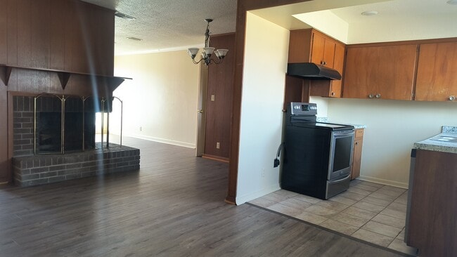 Photo - 3003 S Taft St