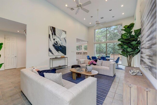 805 Leonard St