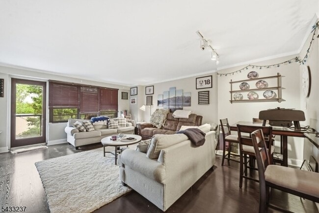 Photo - 285 Aycrigg Ave