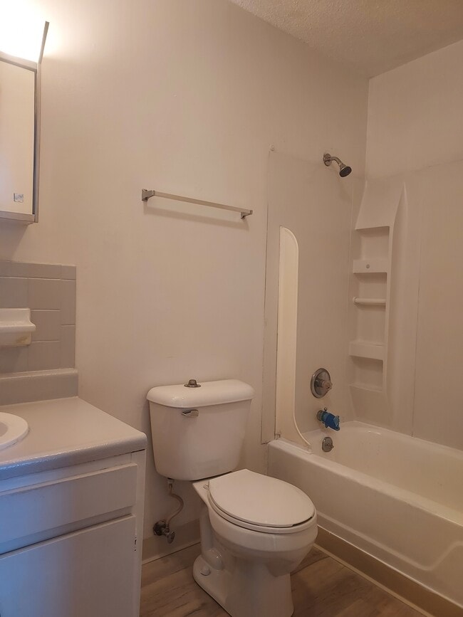 Photo - 185 Buckingham St Unidad D