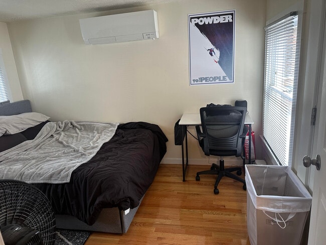 Photo - 519 E 3rd St Unit 2R