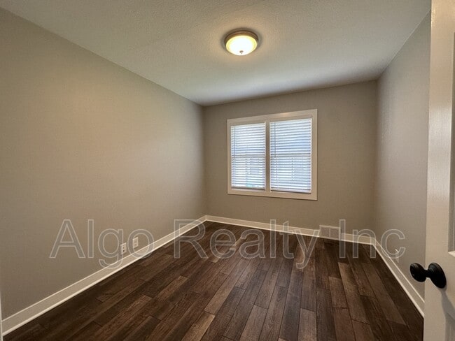 Photo - 3616-3616 Kipling Ave