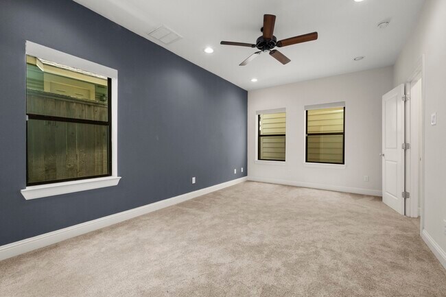 Photo - 742 W 24th St