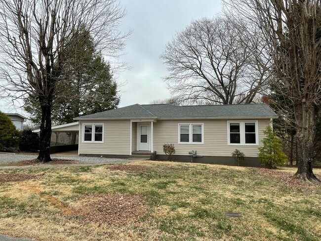 3 Bedroom 1 Bath House in Morganton - 3 Bedroom 1 Bath House in Morganton