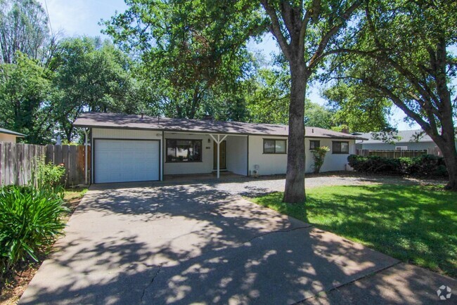 Building Photo - Spacious Home Near Mistletoe Elementary Sc...