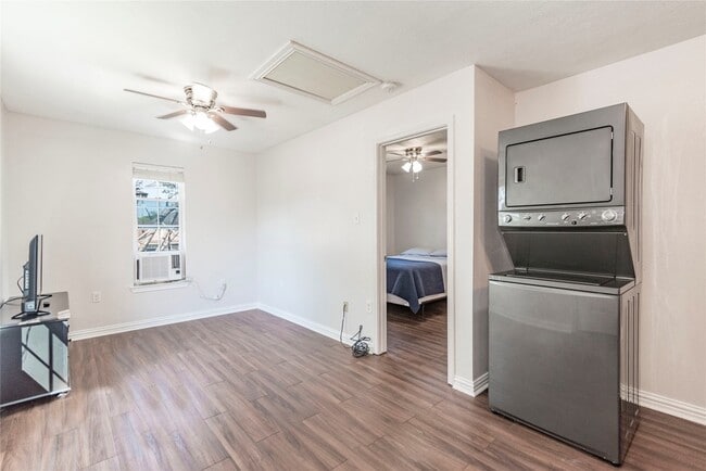 Building Photo - 3008 Wichita St Rental