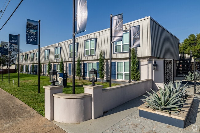 The Ashley at Bluffview Apartments - The Ashley at Bluffview Apartments