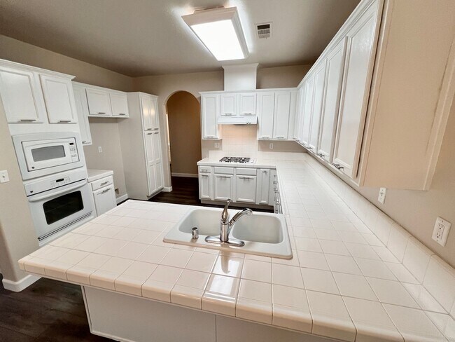 Photo - $2,150 Figarden & Bullard, 3 Bedroom, Sola...